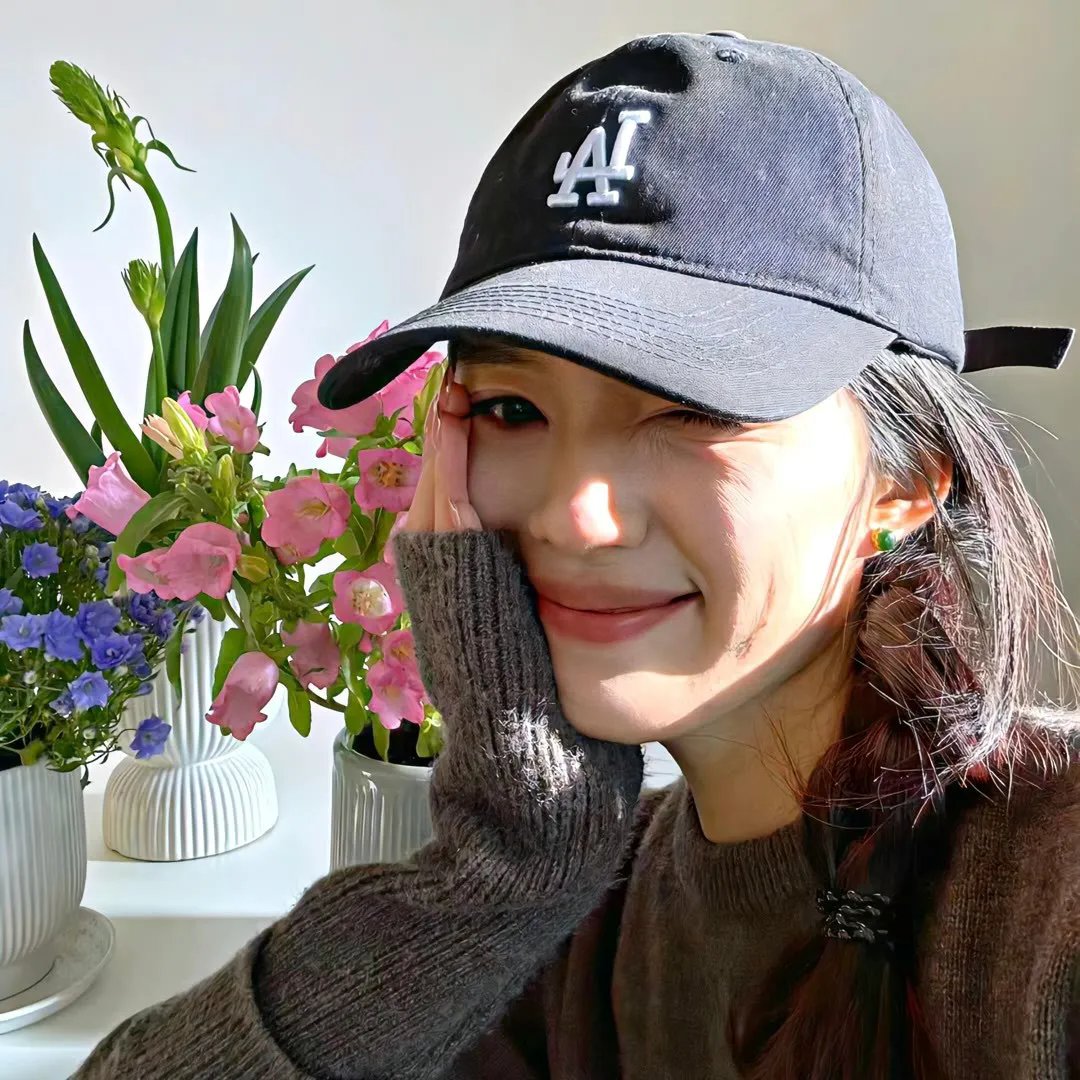 戴脚镣的女孩